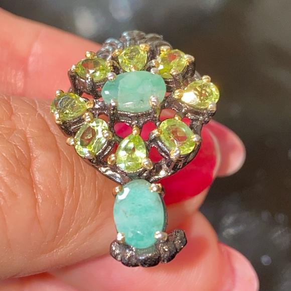 Classy Genuine Emerald Peridot Ring - Picture 4 of 12